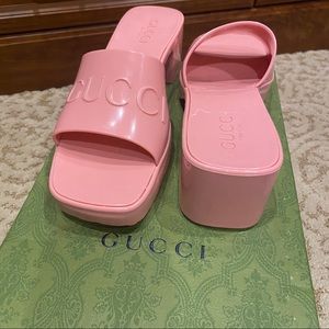 GUCCI pink slides size 8 (38) New